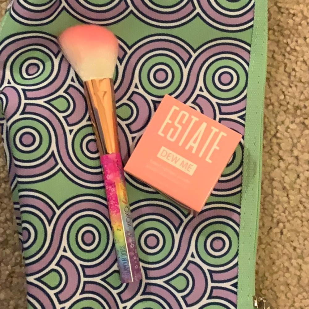 NEW Estate Dew Me highlight and Lisa frank brush